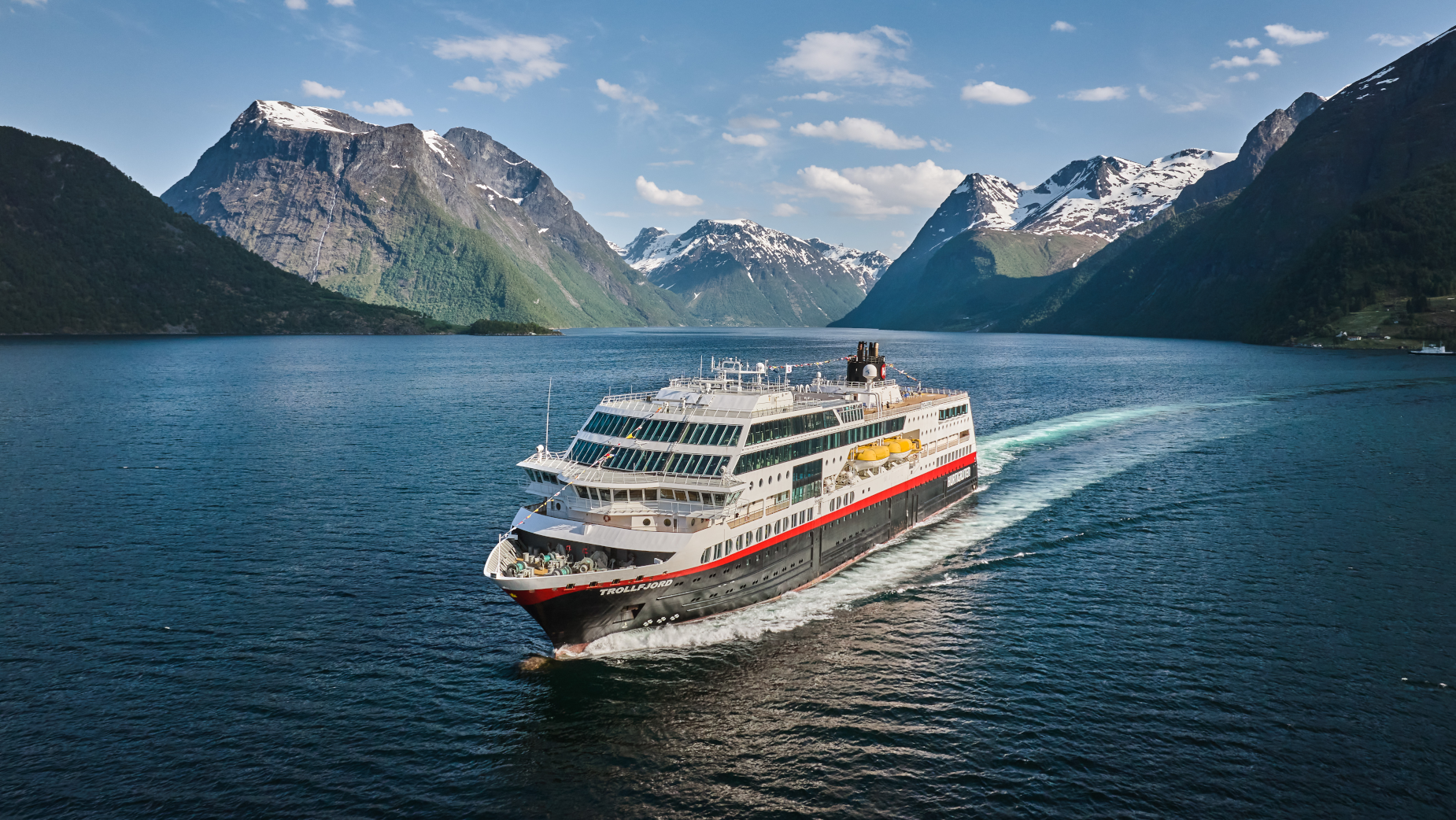 ROAST Wins Global Search Brief for Hurtigruten 