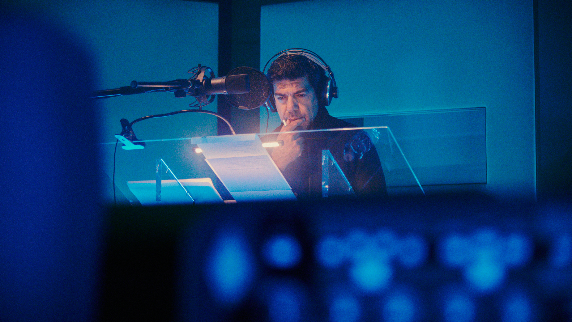 Pierfrancesco Favino Blends Innovation and Authenticity for BMW's Electric  Era | LBBOnline, image size:1850x1042