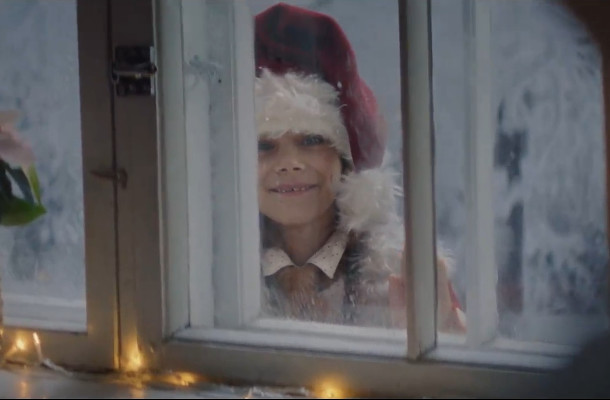 Pete Riski on Growing Up on Santa’s Doorstep and His Adorable Elf Tale ...
