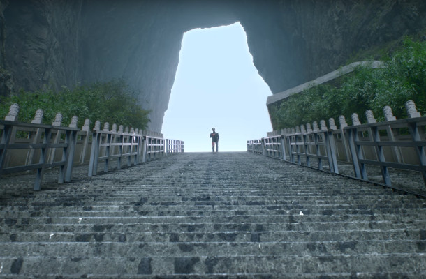 Range Rover Stairs Le Mans-Winning Driver Conquers Tianmen Mountain's 999 Steps in Range ...