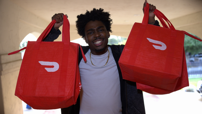 DoorDash Dash of a Lifetime 品牌短片中的门口场景